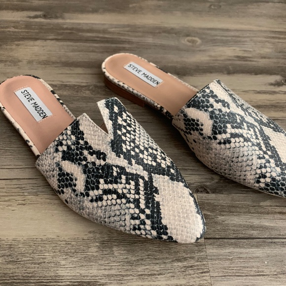 snake mules flat